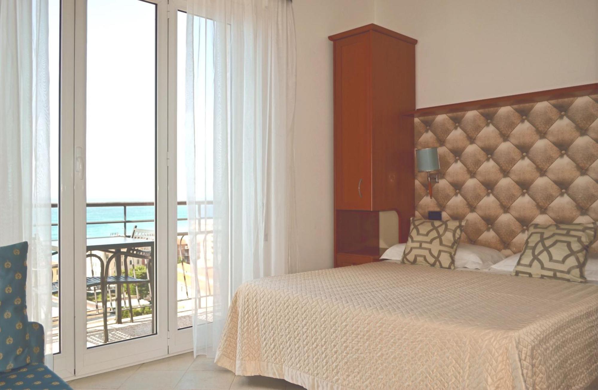 Hotel Noris Finale Ligure Exterior foto